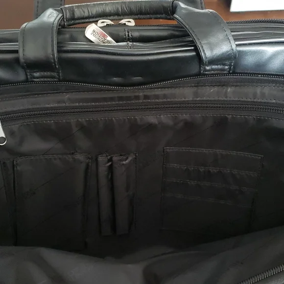 Kenneth Cole Computer Case - Picture 6 of 8